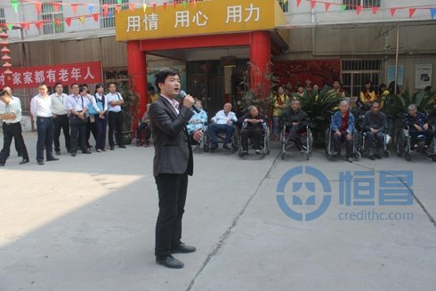 志愿者為老人獻歌