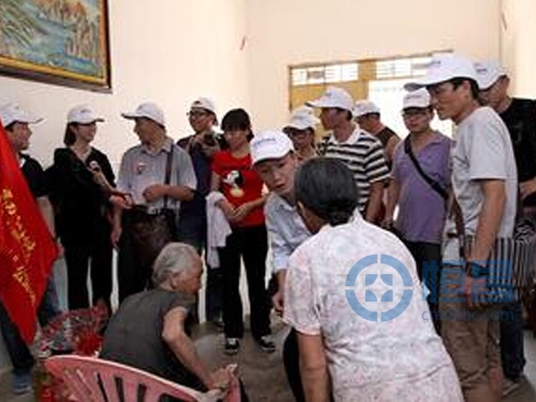開(kāi)封分公司慰問(wèn)老人送溫暖活動(dòng).jpg